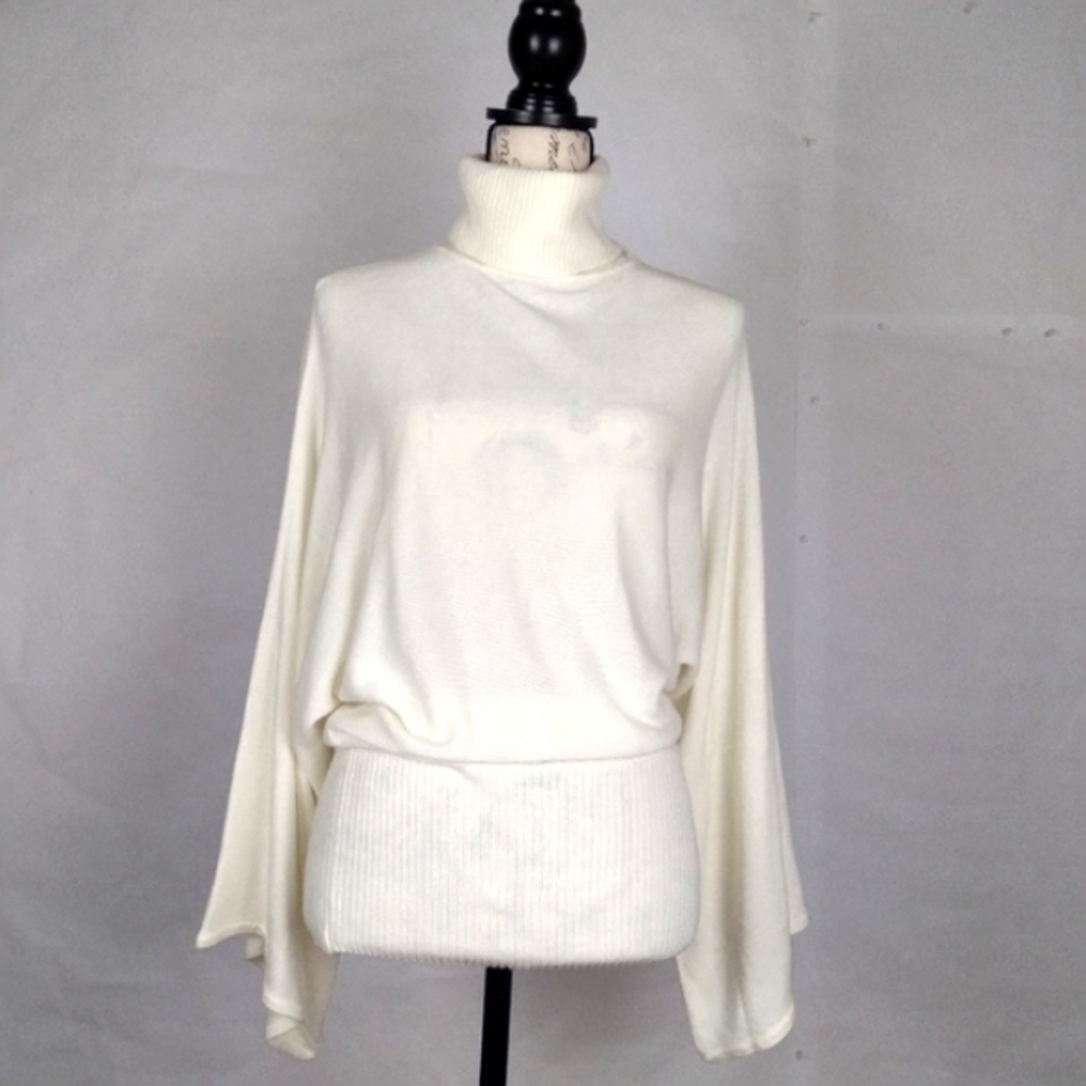 Vertigo winter white kimono sleeves with loose  cowl neck size small